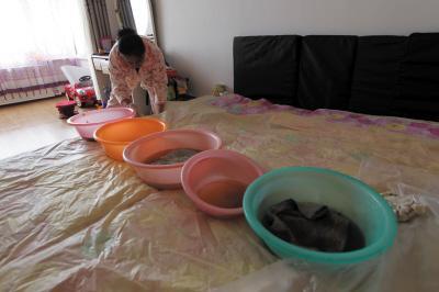 余姚楼上漏水，住户失联，小区没物管，业主维权难！律师来支招……